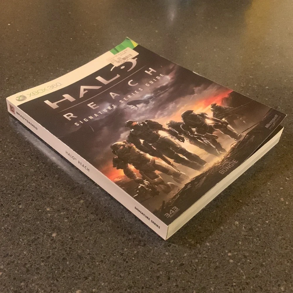 Halo Reach Vintage 2010 Signature Series Guide XBOX 360 Book Magazine